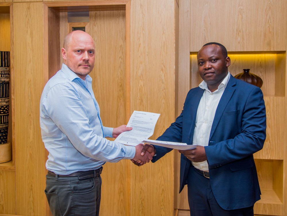 Tramigo  CEO Arto Tiitinen together with Beno Cars Technology CEO Jean Pierre Rukundo, pictured after signing partnership contracts